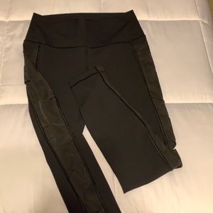 Lululemon Wunder Under High Rise Leggings with Mesh cross-cross pockets SALE